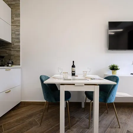 In Bed بيت للعطل *